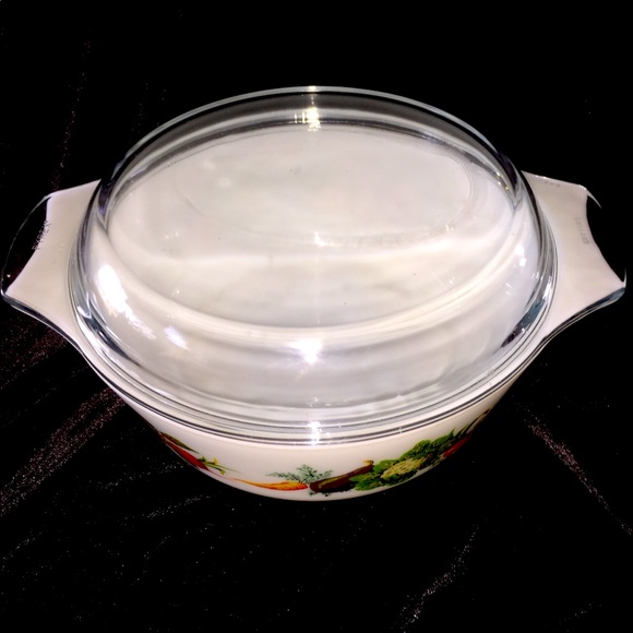 Vintage English Pyrex Round Casserole - Picture 3 of 5